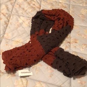Crotchet dual color scarf!